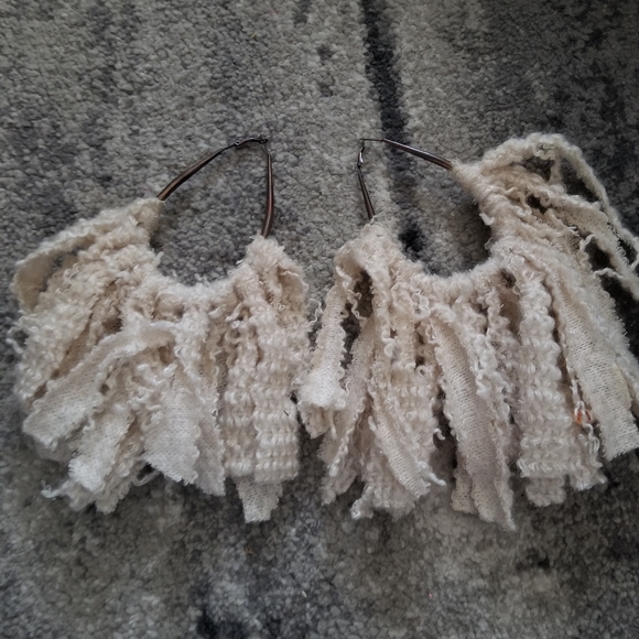 Large fabric hoop earrings - Picture 2 of 3